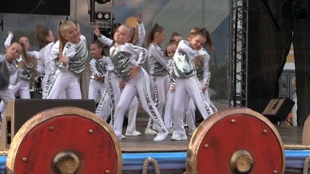 Шоу-балет "Keepsake". "Джексон". Фестиваль "Дыхание города" 26.08.2022г., г.Кострома. смотреть онлайн