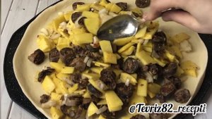 Пирог, чуду с сушеной колбасой. Кавказская кухня.