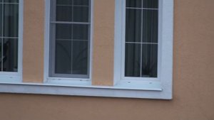 Экструдированный пенопласт Пеноплекс приводит к тому, что на фасаде мокрые пятна и трещины