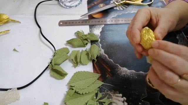 КАК СДЕЛАТЬ ОРЕШКИ ФУНДУКА ИЗ ГОФРИРОВАННОЙ БУМАГИ смотреть онлайн