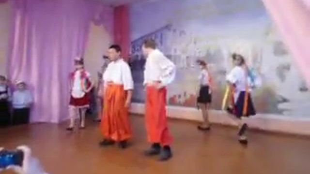 ВоТ КаК НуЖнО ТаНцЕвАть ГоПаК в КсШ:) смотреть онлайн