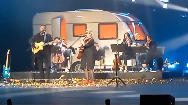 Сурганова и Оркестр - Ангел седой - Москва 18.11.23 смотреть онлайн