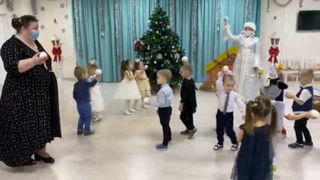 Новогодний утренник в младшей группе "Звёздочки" смотреть онлайн