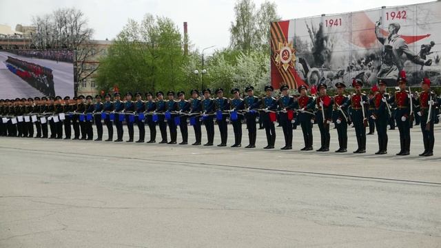 09 05 2021 парад победы Верхняя Пышма рота почетного караула.mp4