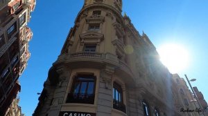 Descubrir los secretos de la Gran Vía de Madrid.