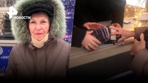 Бабушка помогает военным: пенсионерка каждую неделю приносит тёплые носки / РЕН Новости