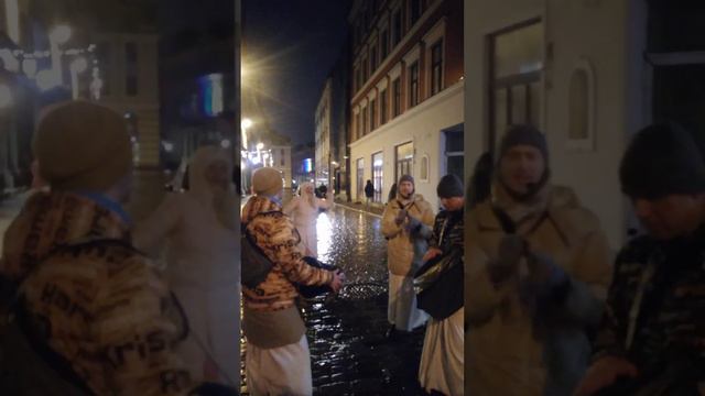 Харе Кришна Маха мантра. Харинама, Воспевание Святых имён Бога в Риге 21 февраля 2024 года.(4)