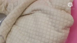 Отмываю вьевшуюся в материал плесень порошком  MYSTIK от GREENWAY