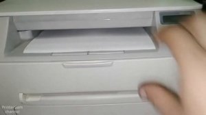 Бумага останавливается еще в лотке подачи бумаги (застревает), "вертикальный люфт лотка", устранени