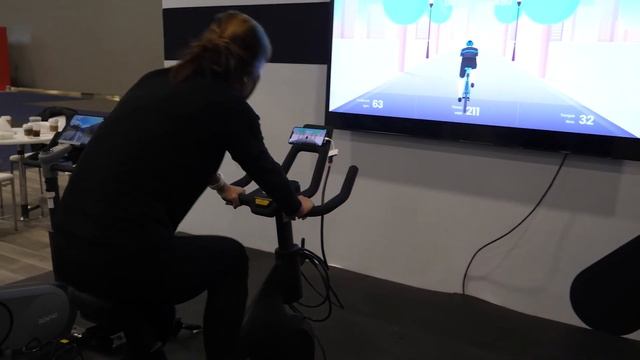 RENPHO AI Smart Bike: CES 2022: "Poc Network Tech" Interview смотреть онлайн