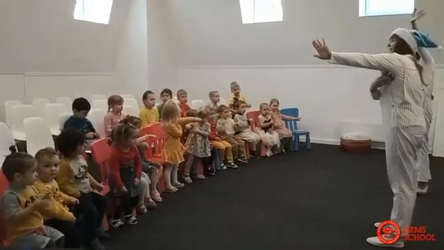 Английский на уроке музыки / Частный детский сад СПб Мурино Девяткино сверхновый GEMS в Охта парке