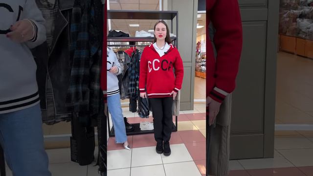 Эффектные бомберы с V-образным вырезом и акцентными рукавами 😍 смотреть онлайн