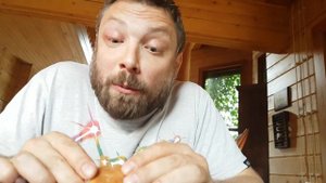 ПИРОЖКИ. часть 1.САШКА -КИПЯТОК поедает обжигающие пирожки. Жесть. смотреть до конца)