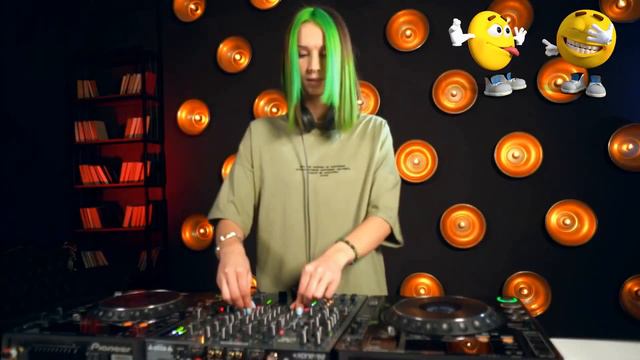 Музыкальный Хит Парад_ 2022 смотреть онлайн