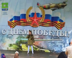 Песня "Закаты алые". Исполняет Есения Горячева, Детский центр "Хоровод"