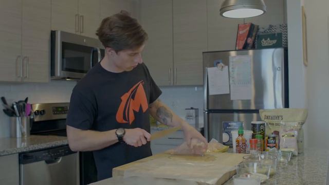 The Performance Chef Episode #005: Sriracha Chicken Nuggets смотреть онлайн