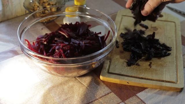 Свекала с черносливом и грецким орехом смотреть онлайн