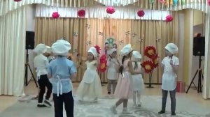 Танец "Мы котята поварята"