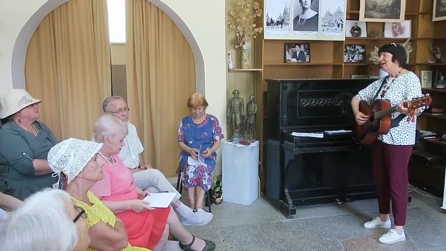 Песню на слова поэта сына Егора Шаповалова исполняет его мама бард Светлана Литвинова смотреть онлайн