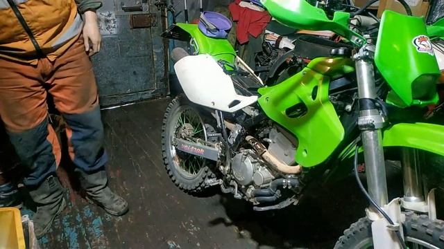 Kawasaki KLX 250 Поиск причины плохого пуска смотреть онлайн