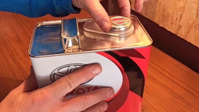 Как не попасть на подделку масла Toyota в жестяной канистре.