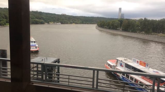Вид на Москву-реку, станция метро "Воробьевы горы"