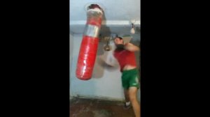 А такой комбинацией Майк отправил в ноккаут через 30 секунд Марвиса Фрейзера