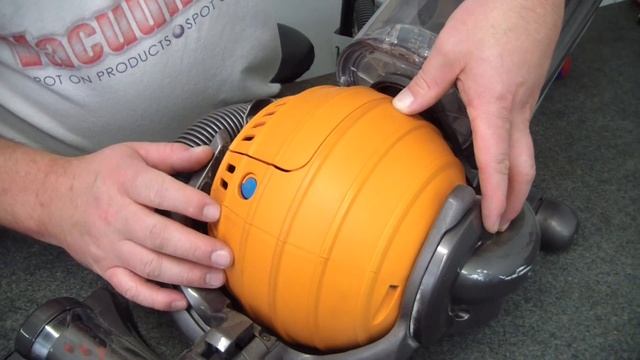 Dyson DC25 Bagless Vacuum Filter Change смотреть онлайн