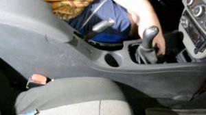 Renault Megan 3-замена центральной консоли с подлокотником.