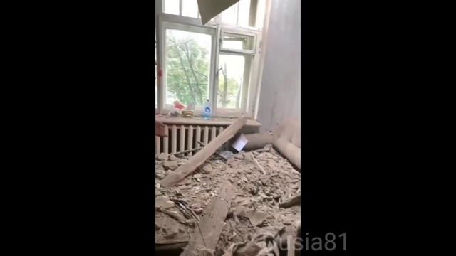 В Москве строители во время ремонта квартиры, провалились на этаж ниже.
