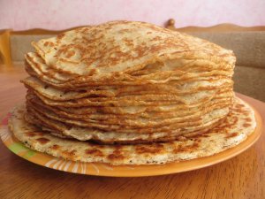 Весело печем вкусные ароматные блины!