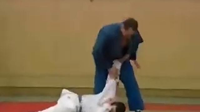 Рукопашный бой в КГБ - ФСБ. Том 2. Спецподготовка. Приёмы обезоруживания 2
