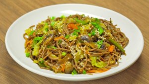 Гречневая лапша с овощами. Рецепт от Всегда Вкусно.