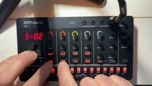 Roland Aira Compact T-8 303 Acid Drum & Bass Jam