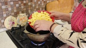 Картошка в казане.