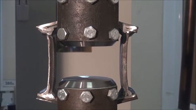 Испытание таврового сварного шва. Лаборатория кафедры РК-5 МГТУ им. Н.Э. Баумана смотреть онлайн