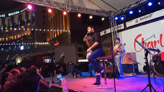 Песни Азнавура на Площади Азнавура – в Ереване отметили день рождения мэтра смотреть онлайн