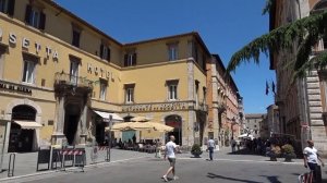ЖИЗНЬ В ИТАЛИИ. ПЕРУДЖА.  LIFE IN ITALY. PERUGIA. CENTER OF ITALY.