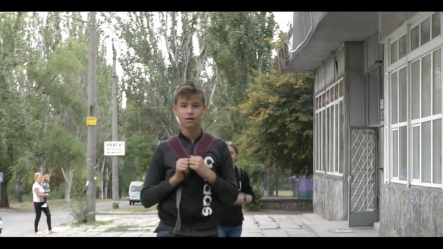 Белочка на прогулке 2. Остановка Пушкина.Запорожье 6.9.2020. смотреть онлайн