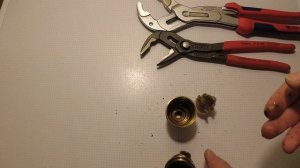 Потек воздухоотводчик Watts  МОДЕЛЬ MKV чиим, смотрим.