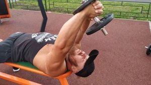 ✔️ "Пуловер" с гантелью на горизонтальной скамье. ⠀