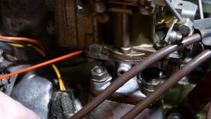 Подсос воздуха осью карбюратора К126П