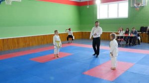 Каратэ шотокан. Соревнования по каратэ WKC.Санбон-кумитэ девочки 6-7 лет. Karate shotokan.