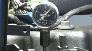 Измеряем компрессию дизельного двигателя Iseki / Isuzu.