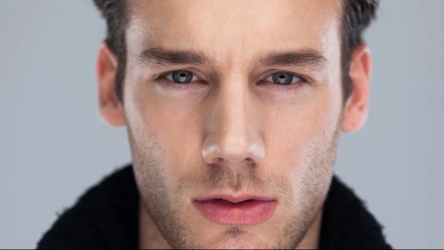 Увидев в окне старого дома девочку просящую о помощи, Надя заглянула внутрь, от увиденного смотреть онлайн