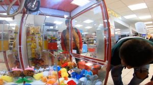 СКОЛЬКО ИГРУШЕК МОЖНО ВЫИГРАТЬ НА 10000 РУБЛЕЙ В АВТОМАТЕ ХВАТАТЕЛЬ?