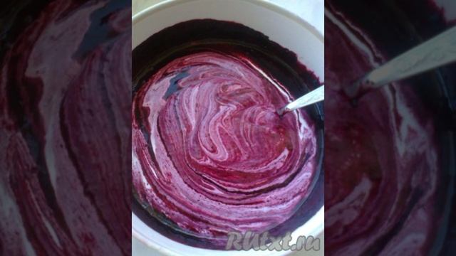 Пирог с муссом из черной смородины