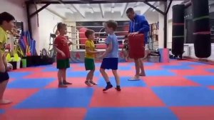 ТРЕНИРОВКА ПО КИКБОКСИНГУ в клубе ЛЕСТА(480p).mp4