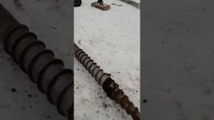 Винтовые сваи в городе Тюмень от компании «Сваи-Дом». Пример как работает свая шуруп.