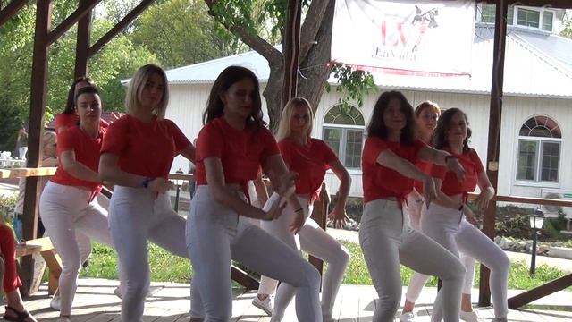 Бачата-ледистайл. Дарья Матюшина и ее группа в "Русской Охоте"